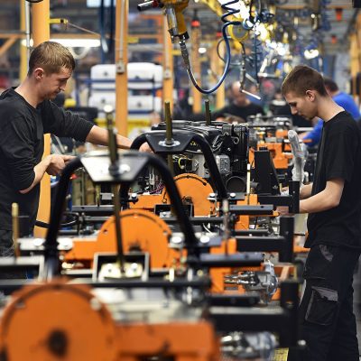 Montážní linka zahradních traktorů