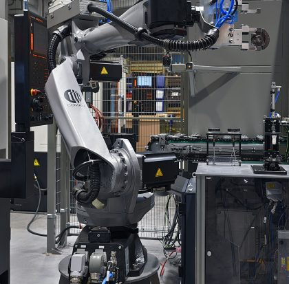 Robotické pracoviště MAZAK QUICK TURN SMART + COMAU Robotické pracoviště MAZAK QUICK TURN SMART + COMAU